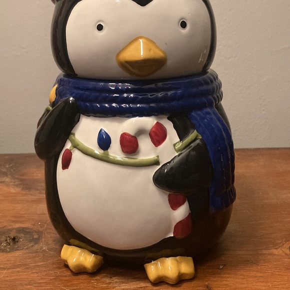 NWT- Adorable Hand Painted Holiday Penguin Ceramic Cookie Jar Decoration - Picture 7 of 17